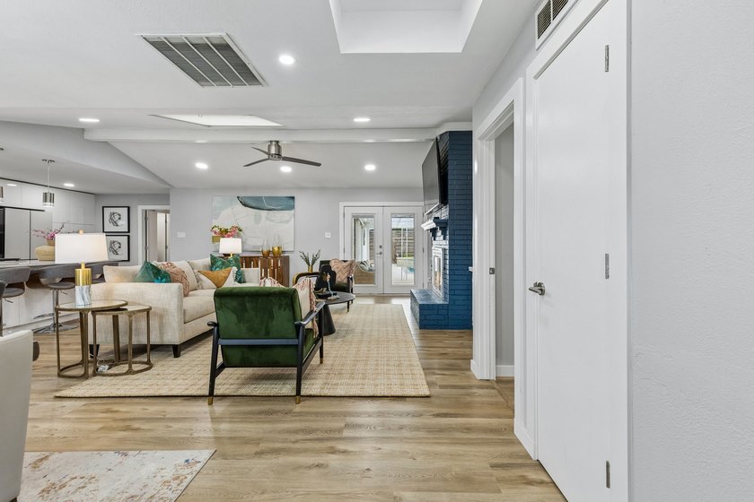 Nestled in the highly sought-after Canyon Creek neighborhood - photo 5