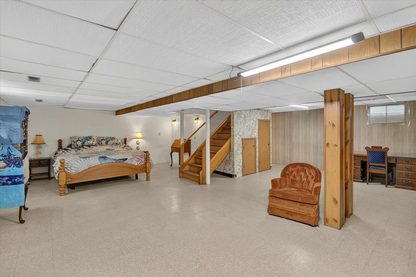 Beautifully remodeled all-brick ranch on a sprawling 2.2-acre - photo 25