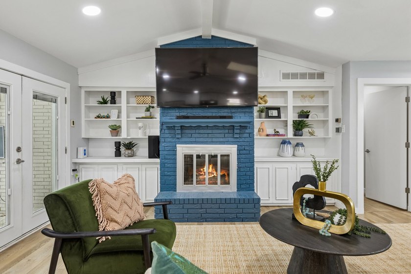 Nestled in the highly sought-after Canyon Creek neighborhood - photo 6
