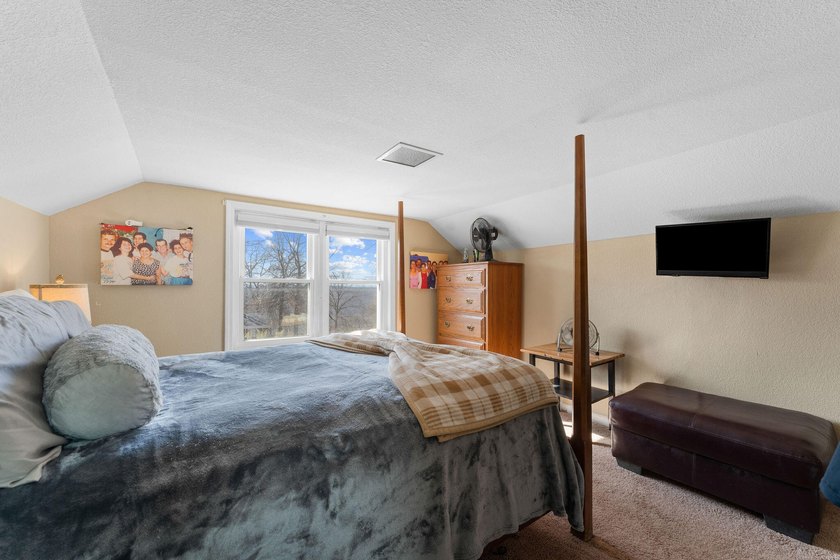 Farmhouse &amp; Turnkey Event Venue on 2.85 Unrestricted Acres in - photo 28