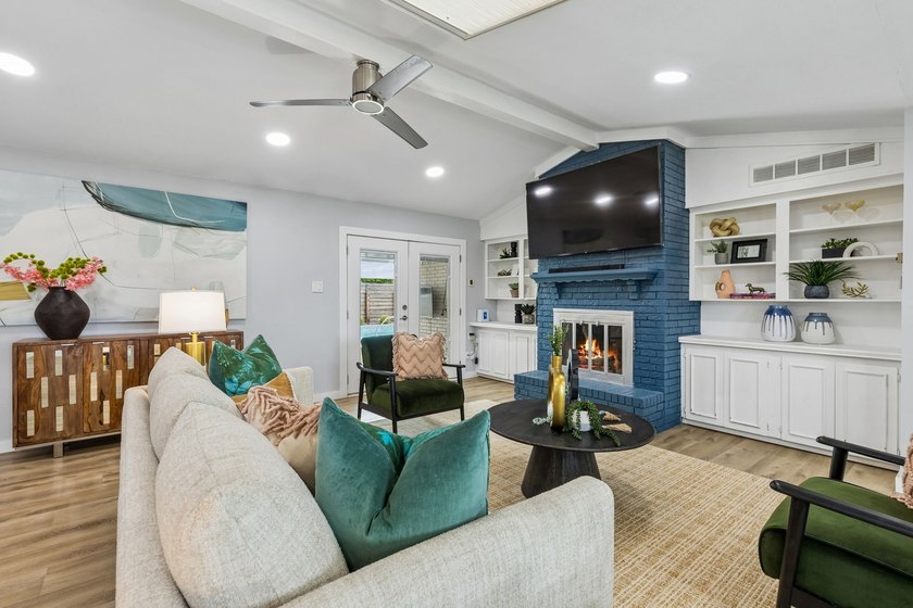Nestled in the highly sought-after Canyon Creek neighborhood - photo 8
