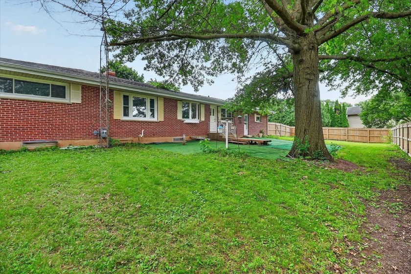 Beautifully remodeled all-brick ranch on a sprawling 2.2-acre - photo 31
