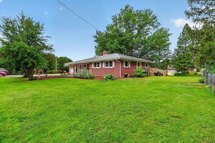 Beautifully remodeled all-brick ranch on a sprawling 2.2-acre - photo 34