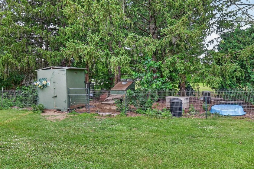 Beautifully remodeled all-brick ranch on a sprawling 2.2-acre - photo 35