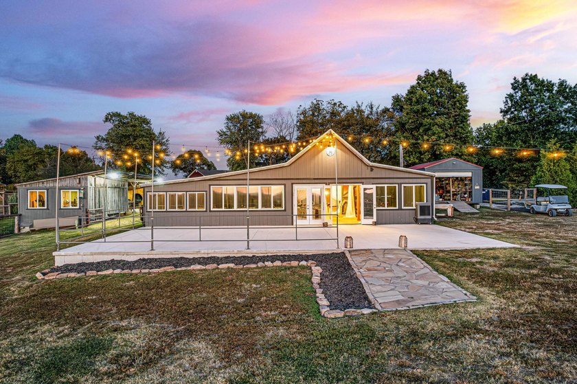Farmhouse &amp; Turnkey Event Venue on 2.85 Unrestricted Acres in - photo 36