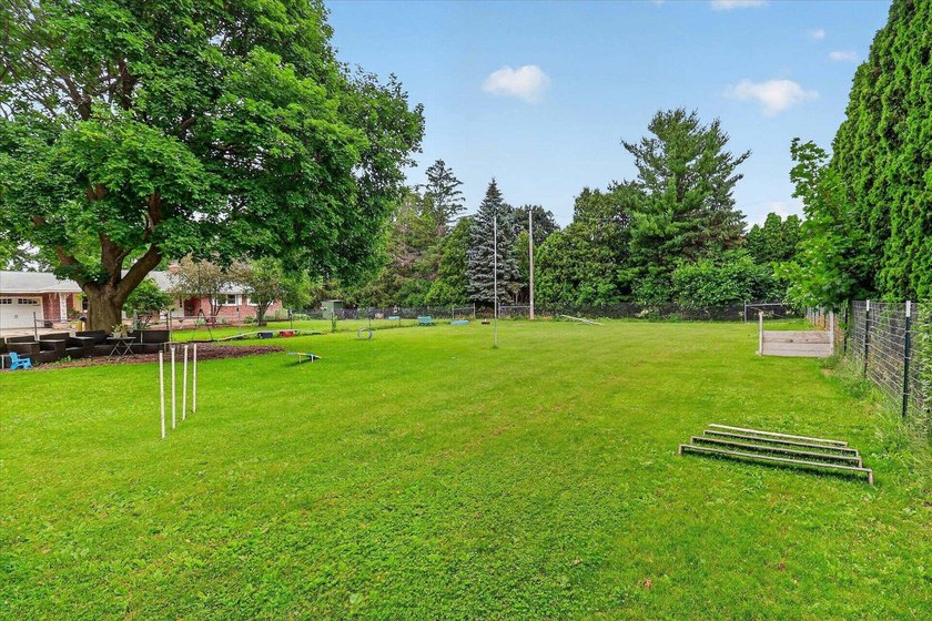 Beautifully remodeled all-brick ranch on a sprawling 2.2-acre - photo 36