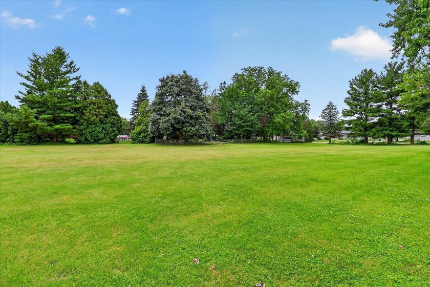 Beautifully remodeled all-brick ranch on a sprawling 2.2-acre - photo 38