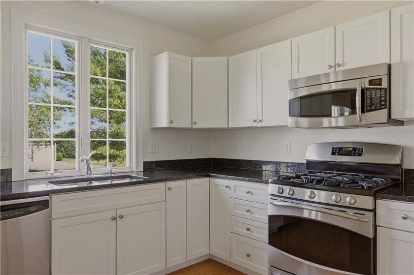 WELCOME HOME TO 189 FERRY LANDING CIRCLE. THIS RARE, CORNER UNIT - photo 14