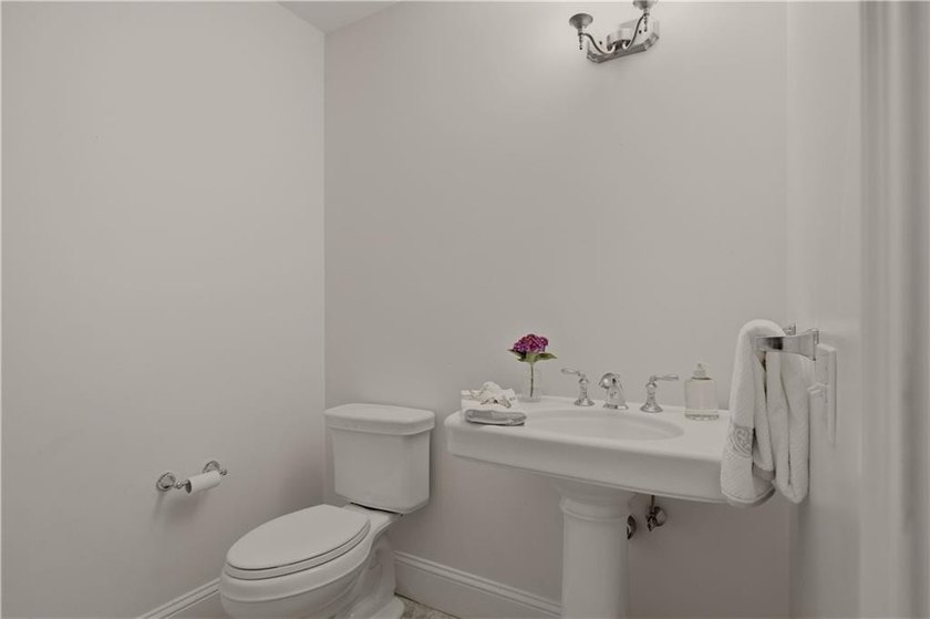 WELCOME HOME TO 189 FERRY LANDING CIRCLE. THIS RARE, CORNER UNIT - photo 23