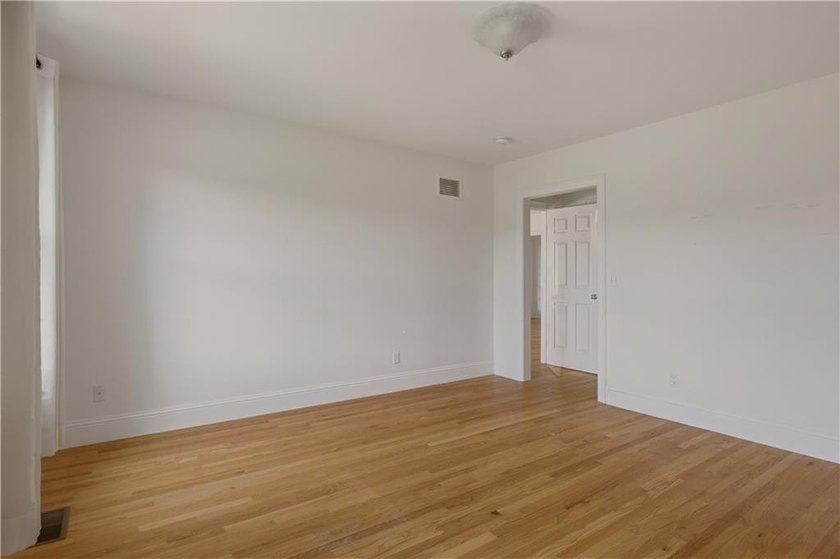 WELCOME HOME TO 189 FERRY LANDING CIRCLE. THIS RARE, CORNER UNIT - photo 25