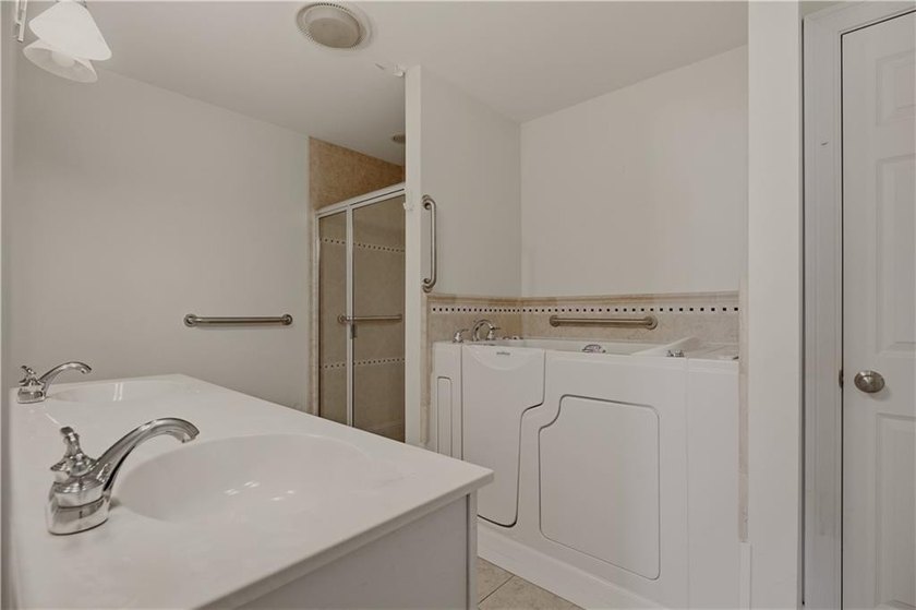 WELCOME HOME TO 189 FERRY LANDING CIRCLE. THIS RARE, CORNER UNIT - photo 27