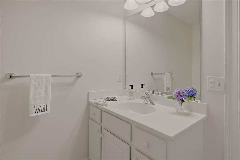 WELCOME HOME TO 189 FERRY LANDING CIRCLE. THIS RARE, CORNER UNIT - photo 36