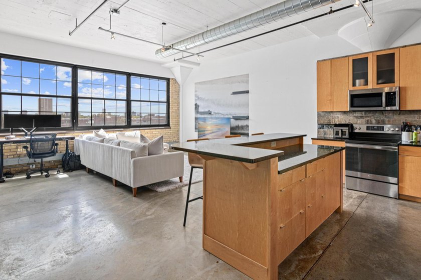 Your premier opportunity to live in The CW Lofts is available! - photo 3