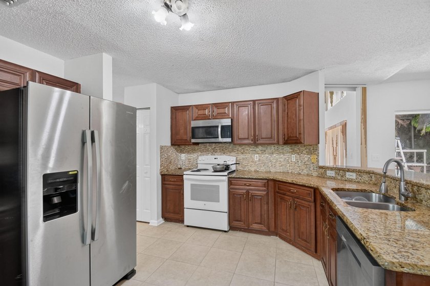 COME AND SEE THIS SPACIOUS 2 STORY HOME LOCATED IN CENTRAL - photo 13