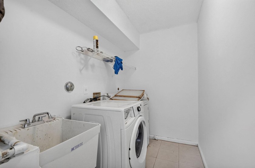 COME AND SEE THIS SPACIOUS 2 STORY HOME LOCATED IN CENTRAL - photo 18