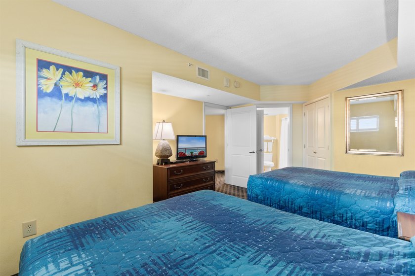 This beautifully furnished three bedroom Penthouse level unit at - photo 19