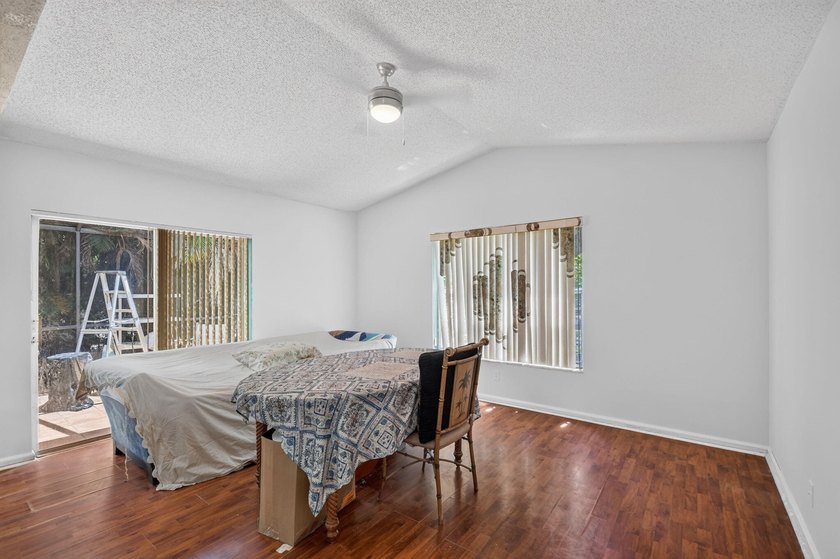 COME AND SEE THIS SPACIOUS 2 STORY HOME LOCATED IN CENTRAL - photo 19