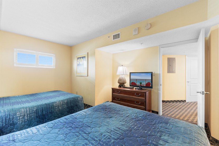 This beautifully furnished three bedroom Penthouse level unit at - photo 20