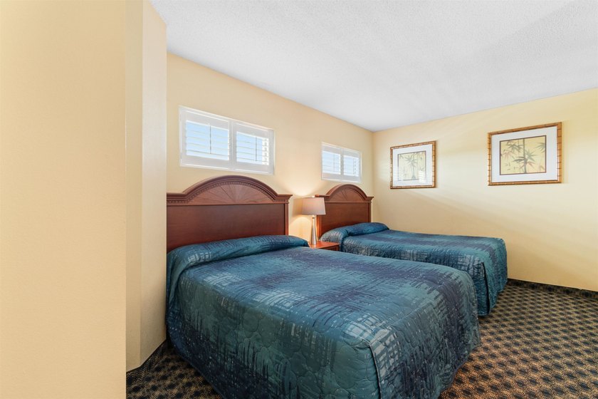 This beautifully furnished three bedroom Penthouse level unit at - photo 22
