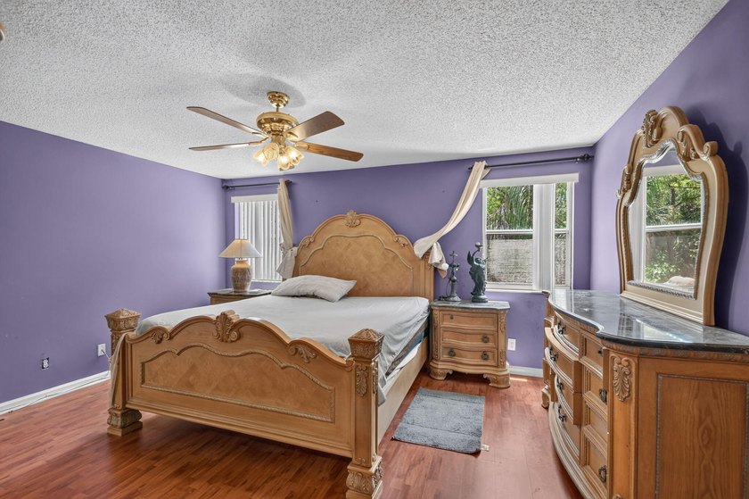COME AND SEE THIS SPACIOUS 2 STORY HOME LOCATED IN CENTRAL - photo 25