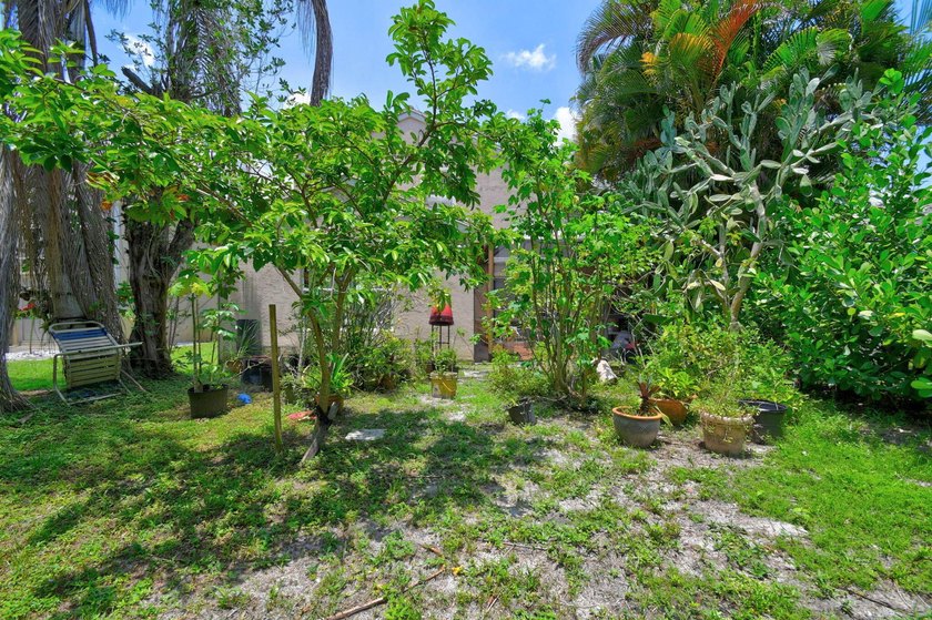 COME AND SEE THIS SPACIOUS 2 STORY HOME LOCATED IN CENTRAL - photo 37