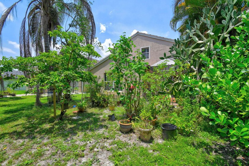 COME AND SEE THIS SPACIOUS 2 STORY HOME LOCATED IN CENTRAL - photo 38