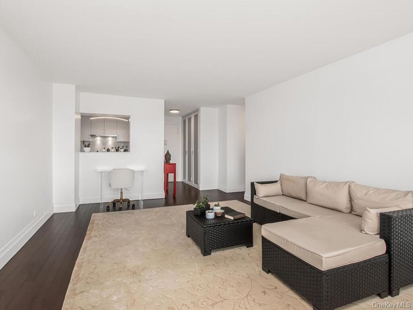 Enjoy never-ending, beautiful, unobstructed Hudson River views - photo 2