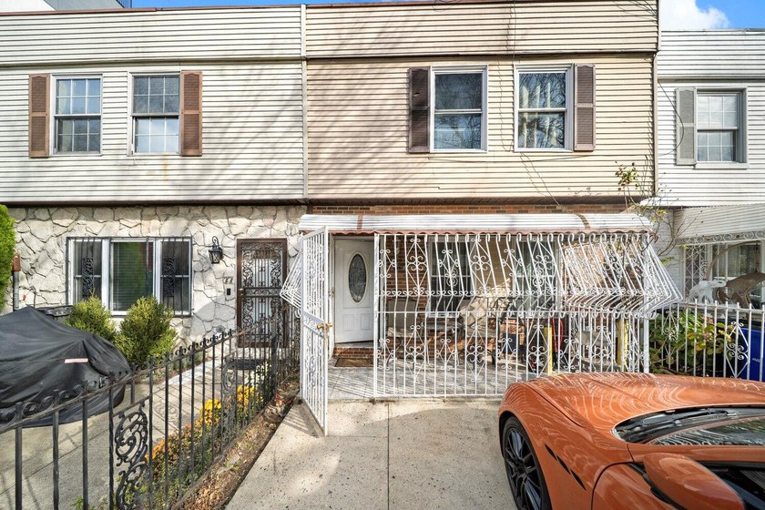 Turnkey and sun-drenched, 79 Amboy Street is a spacious - photo 9
