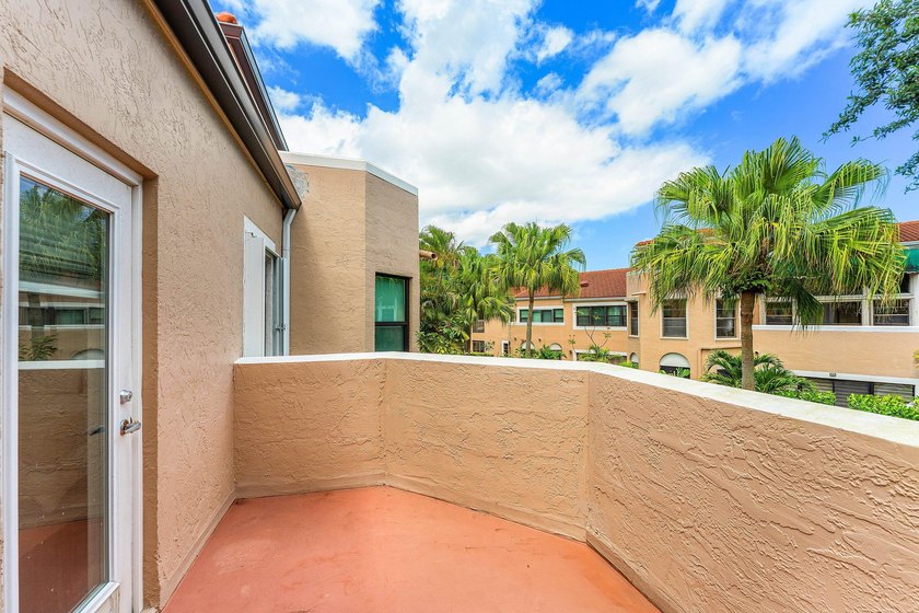 SELLER WILL PAY CONDO DUES FOR BUYER FOR REMAINDER OF 2026!!! - photo 27