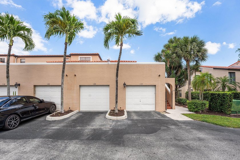SELLER WILL PAY CONDO DUES FOR BUYER FOR REMAINDER OF 2026!!! - photo 35