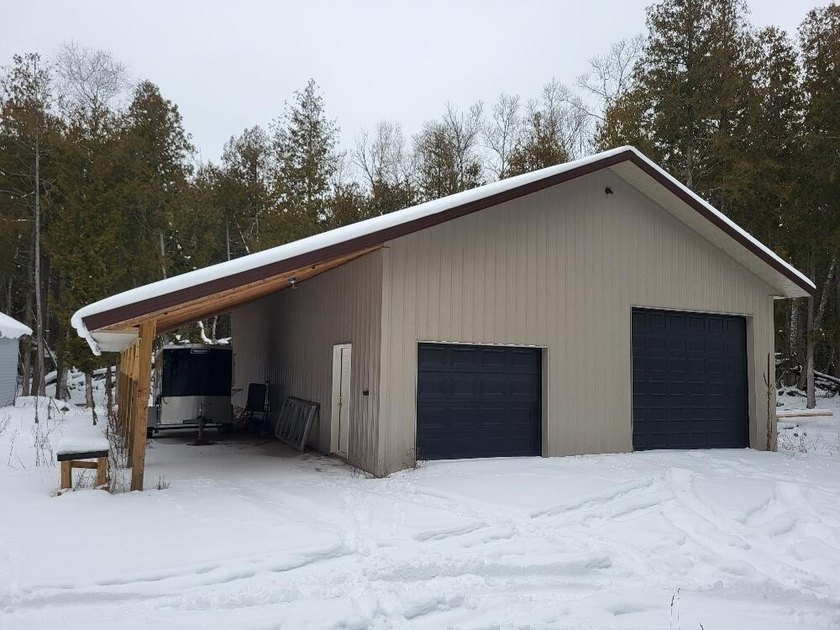 Rustic year round cottage nestled on 11.71 acres walking - photo 11