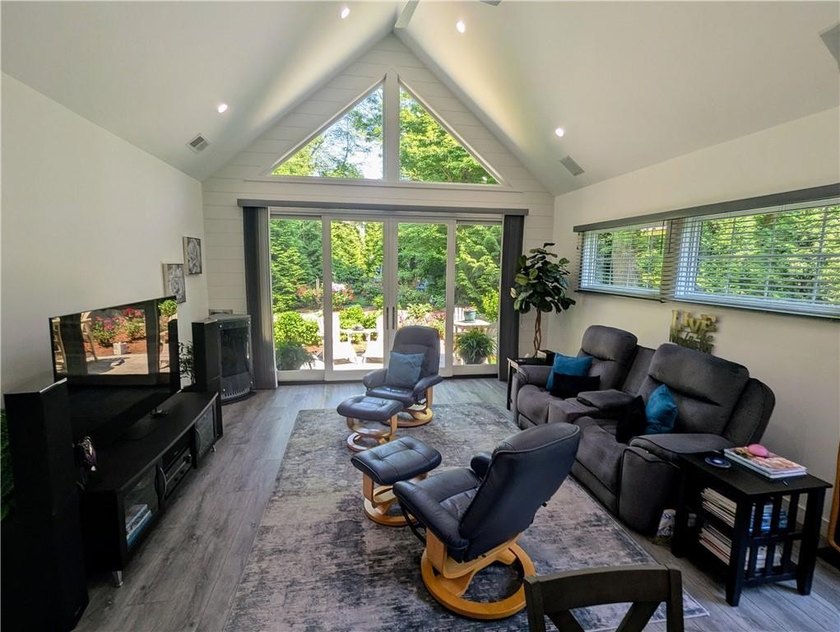 Enjoy the serenity of a South County lifestyle. High quality - photo 13