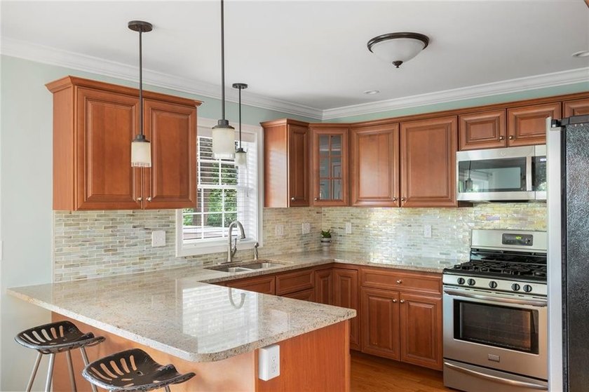 Welcome to 55 Vine Street, a beautifully maintained - photo 21