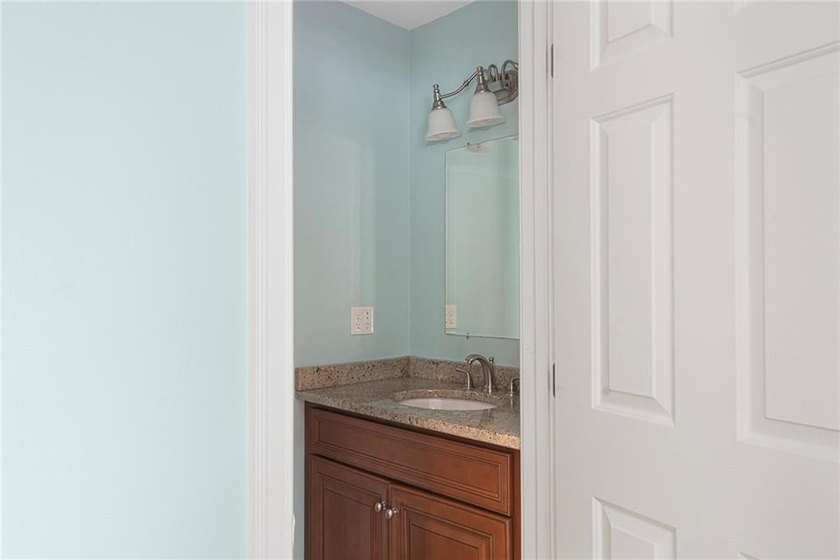 Welcome to 55 Vine Street, a beautifully maintained - photo 25
