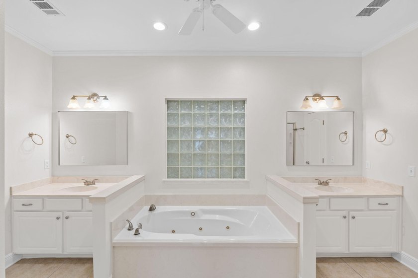 Waterfront multigenerational dream home on half an acre, all on - photo 27