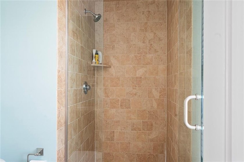 Welcome to 55 Vine Street, a beautifully maintained - photo 33