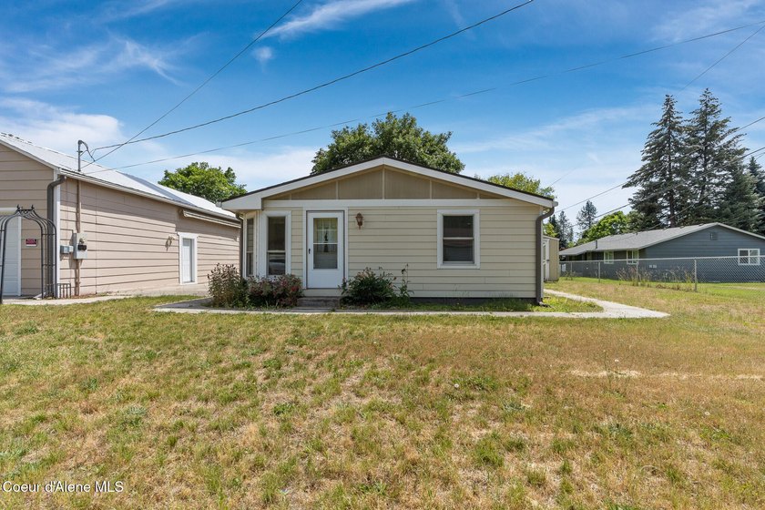Move-in ready and full of versatility! Situated on a corner lot - photo 4