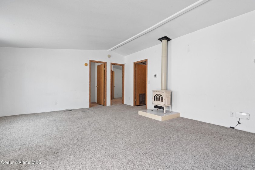 Move-in ready and full of versatility! Situated on a corner lot - photo 7