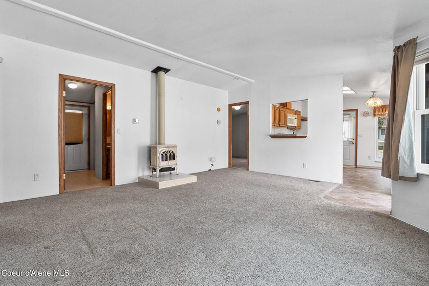 Move-in ready and full of versatility! Situated on a corner lot - photo 8