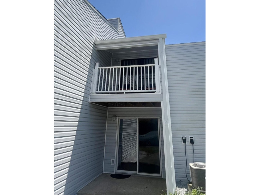 Beautifully remodeled 2-bedroom, 1 bath condo in sought after - photo 20