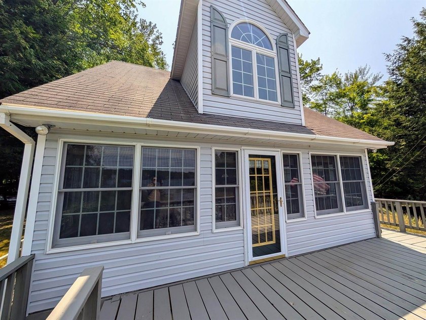 Welcome to your private Hamlin Lake retreat! This charming - photo 11