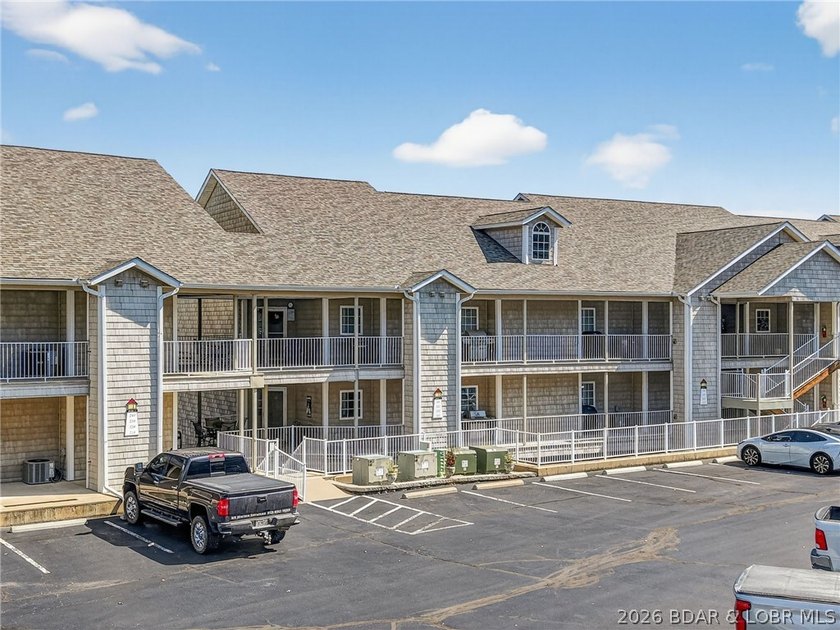 Lakefront living at its best! This 3BR/2BA, 1,400 sq ft condo in - photo 12