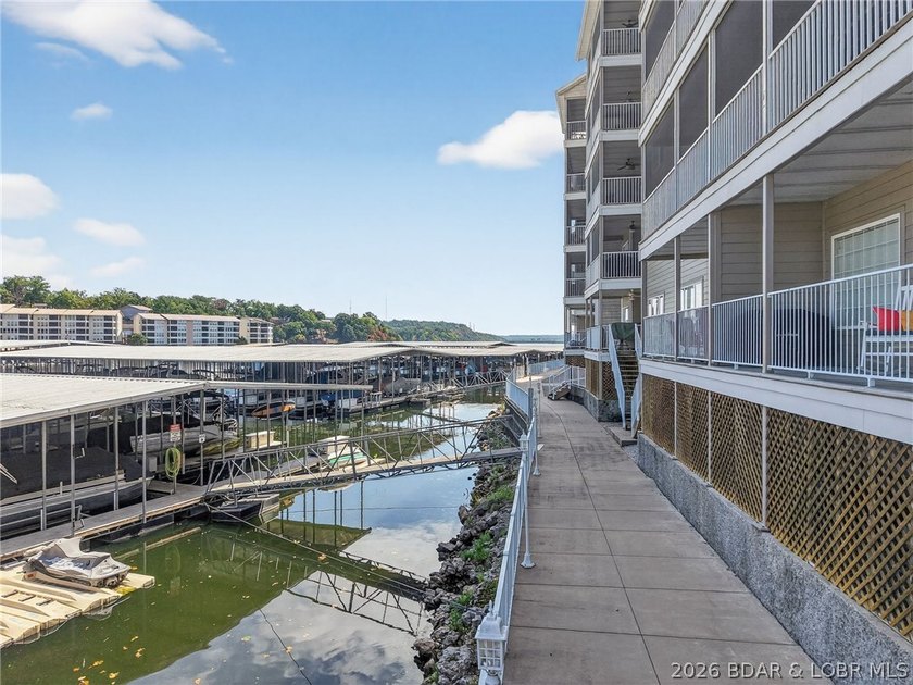 Lakefront living at its best! This 3BR/2BA, 1,400 sq ft condo in - photo 15