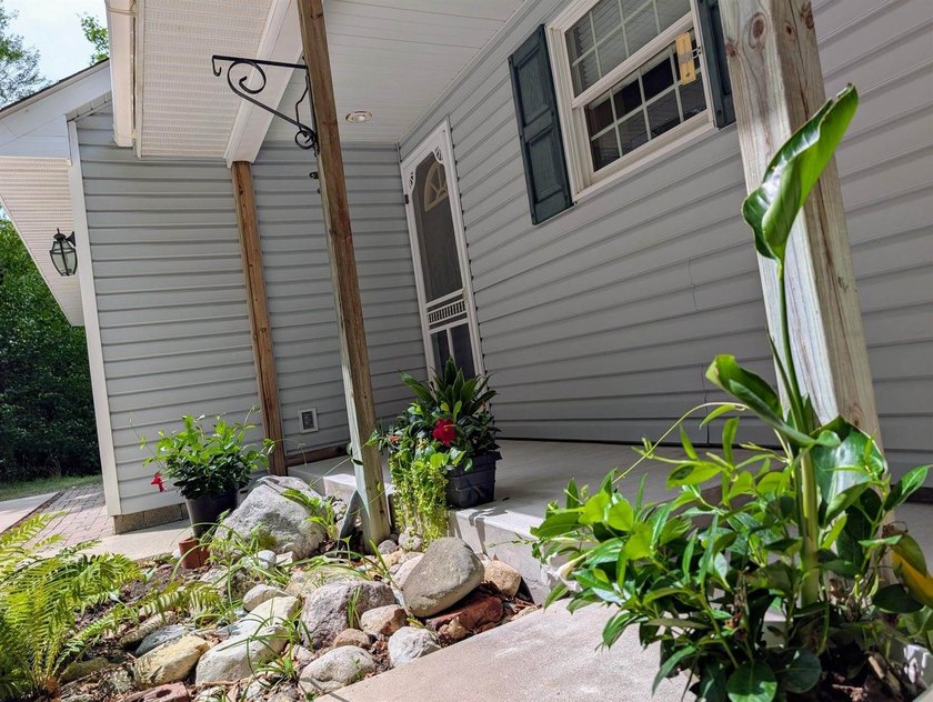 Welcome to your private Hamlin Lake retreat! This charming - photo 15