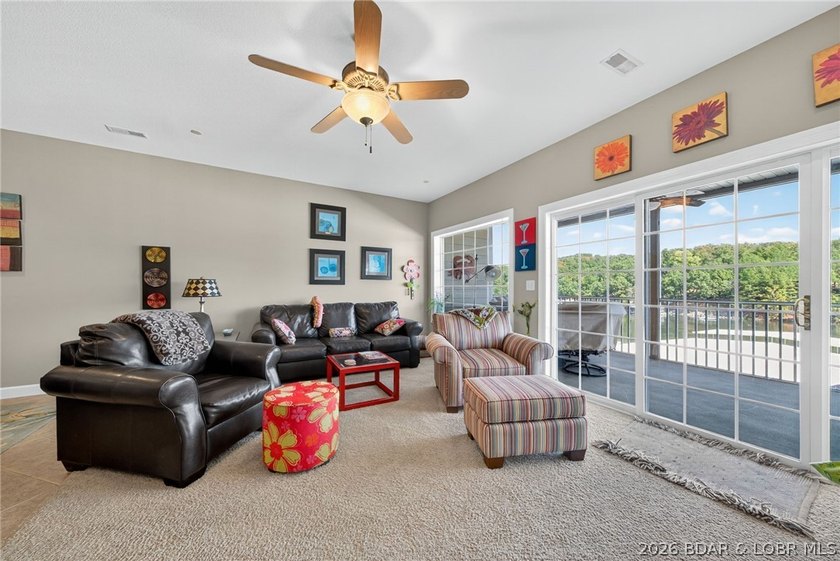 Lakefront living at its best! This 3BR/2BA, 1,400 sq ft condo in - photo 20