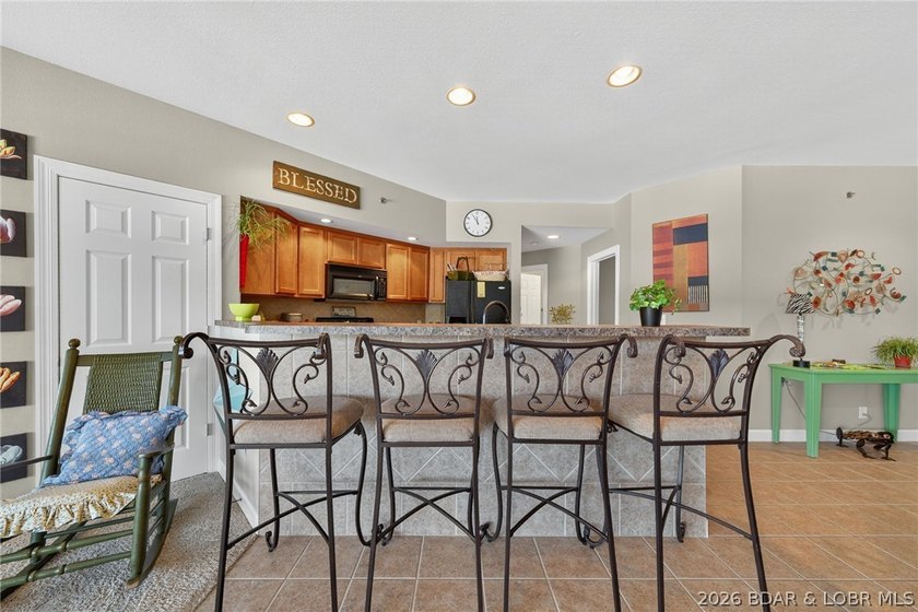 Lakefront living at its best! This 3BR/2BA, 1,400 sq ft condo in - photo 24