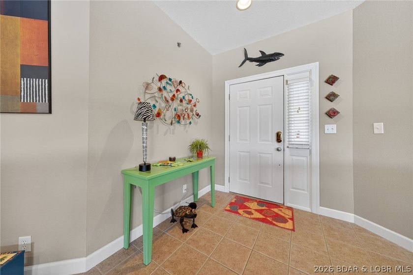 Lakefront living at its best! This 3BR/2BA, 1,400 sq ft condo in - photo 27