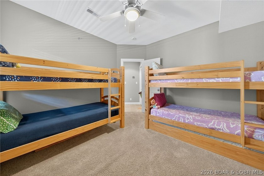 Lakefront living at its best! This 3BR/2BA, 1,400 sq ft condo in - photo 31