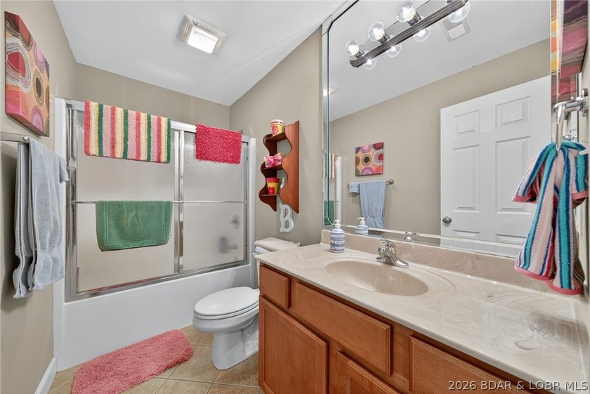 Lakefront living at its best! This 3BR/2BA, 1,400 sq ft condo in - photo 35