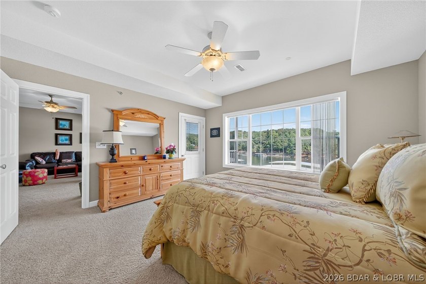 Lakefront living at its best! This 3BR/2BA, 1,400 sq ft condo in - photo 36